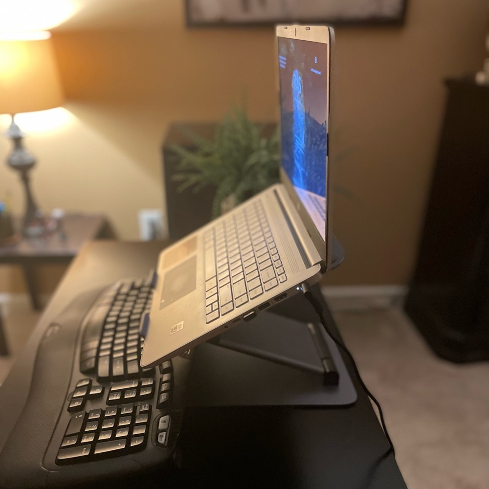 Ergonomic Laptop stand for desk, Adjustable height 11-17”
